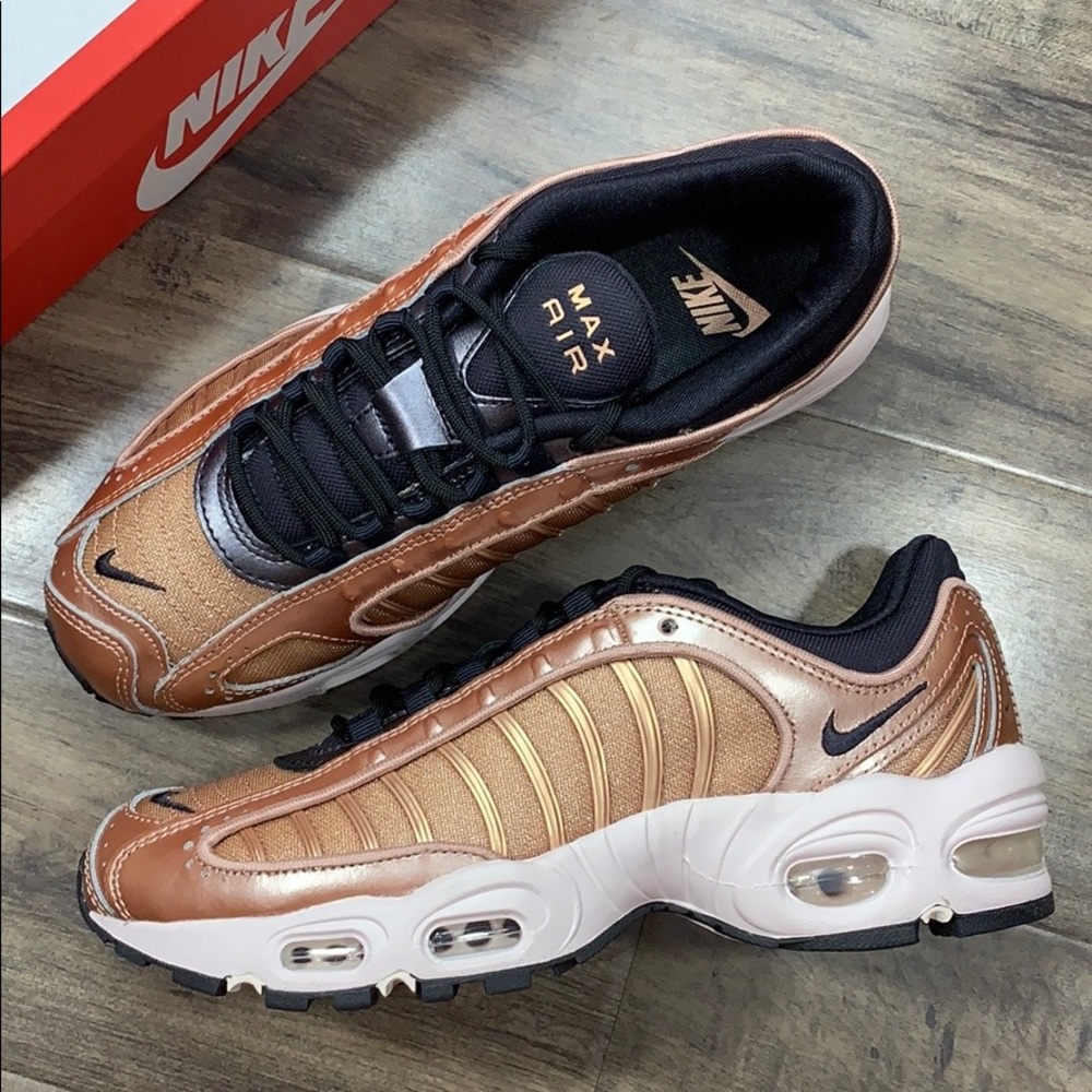 NIKE W AIR MAX TAILWIND IV - Picture 2 of 16